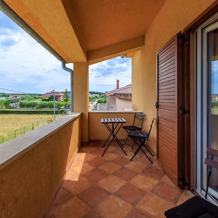 House Luigi Blue And In One Place Apartment Valbandon