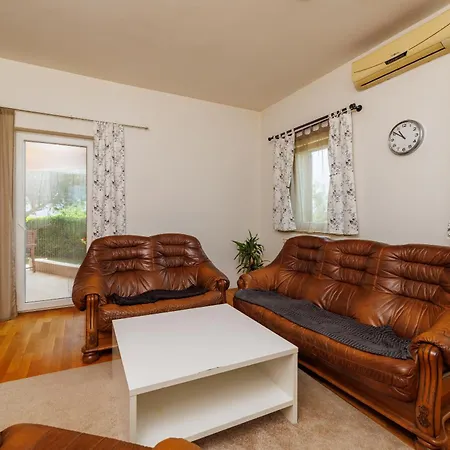Apartment House Luigi Blue And In One Place Valbandon